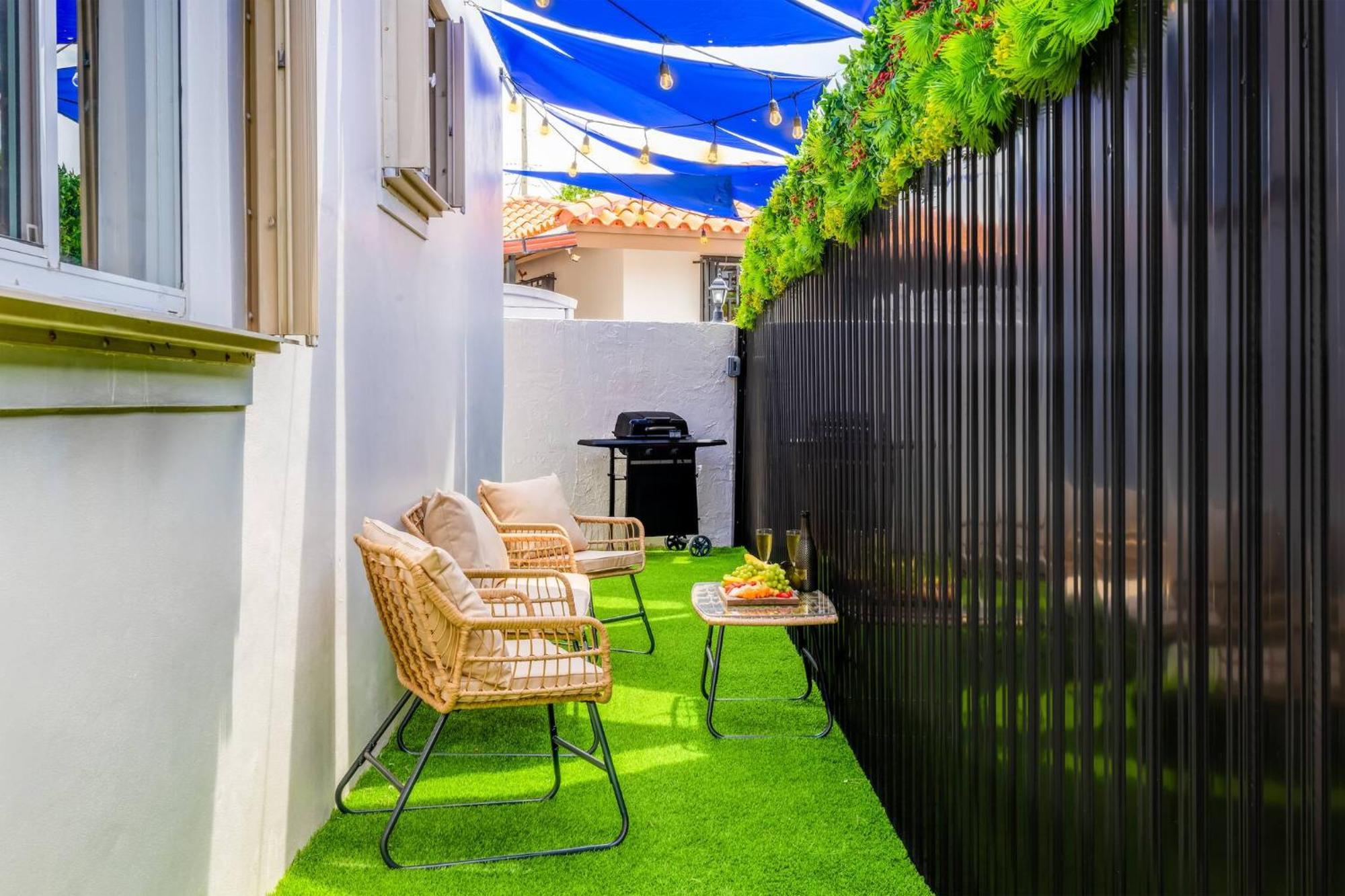 Beachy Living |sleep 8 Location | Bbq & Patio *