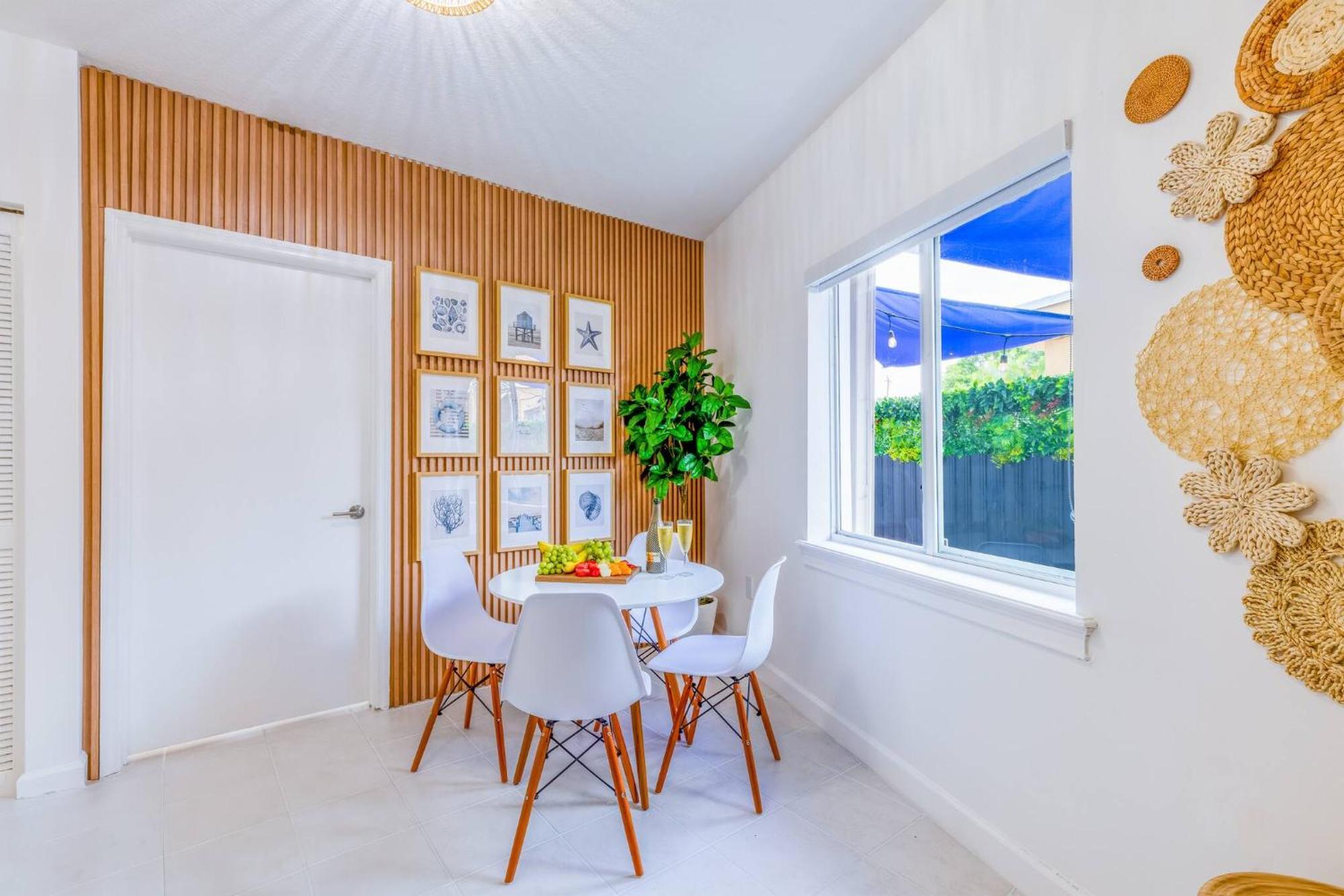 Beachy Living |sleep 8 Location | Bbq & Patio *